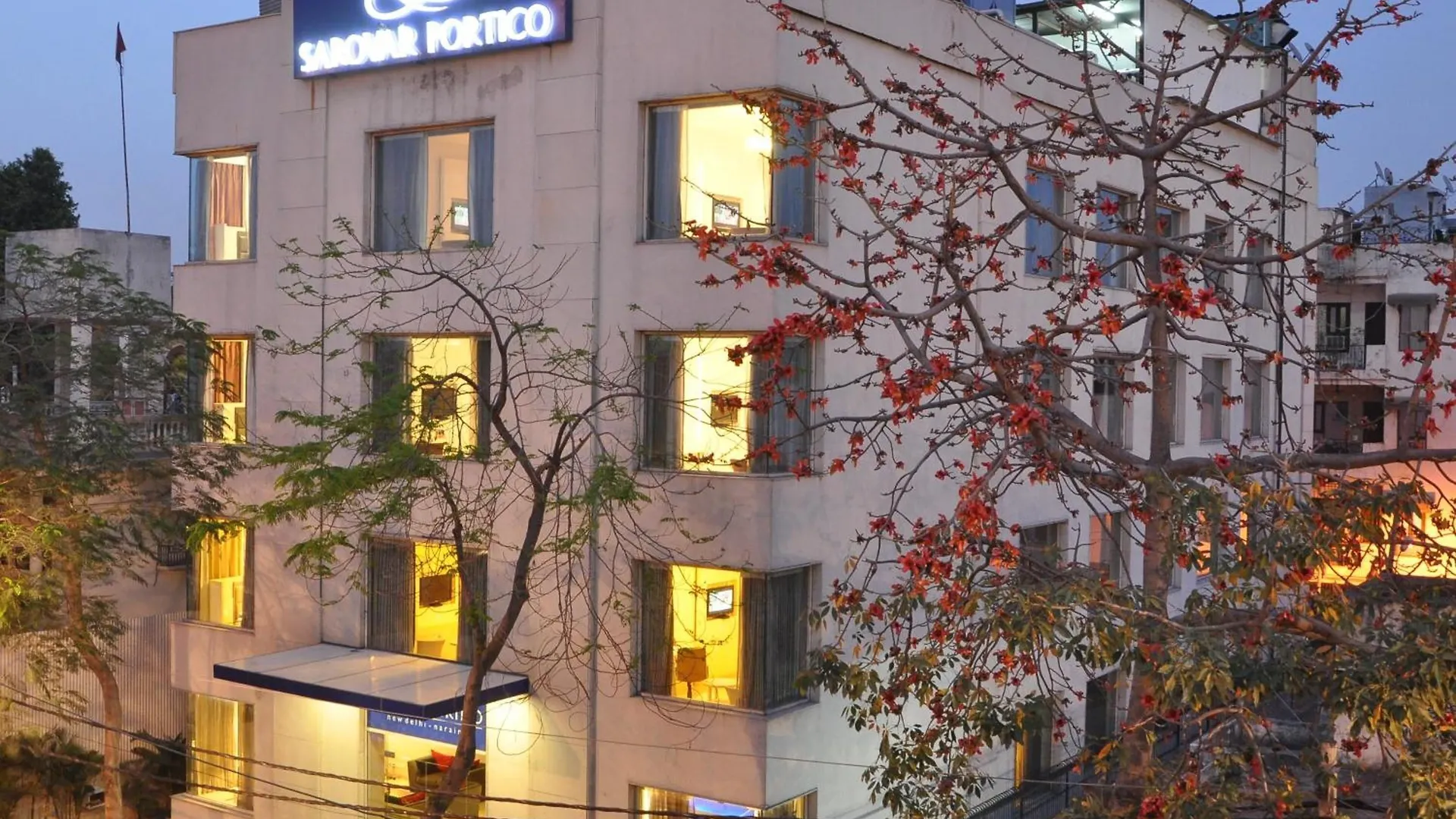 Staying Near Thyagaraj Stadium: 15 Business Hotels Compared