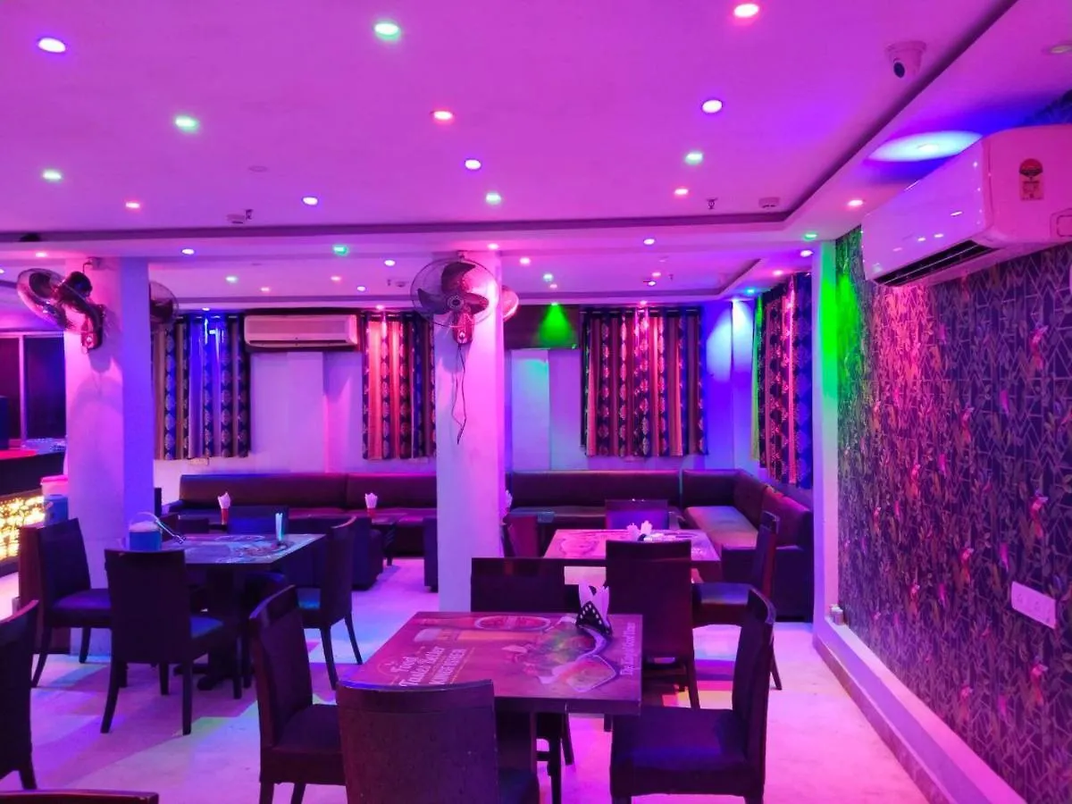 Staying Near Marble Palace: 12 Business Hotels Compared