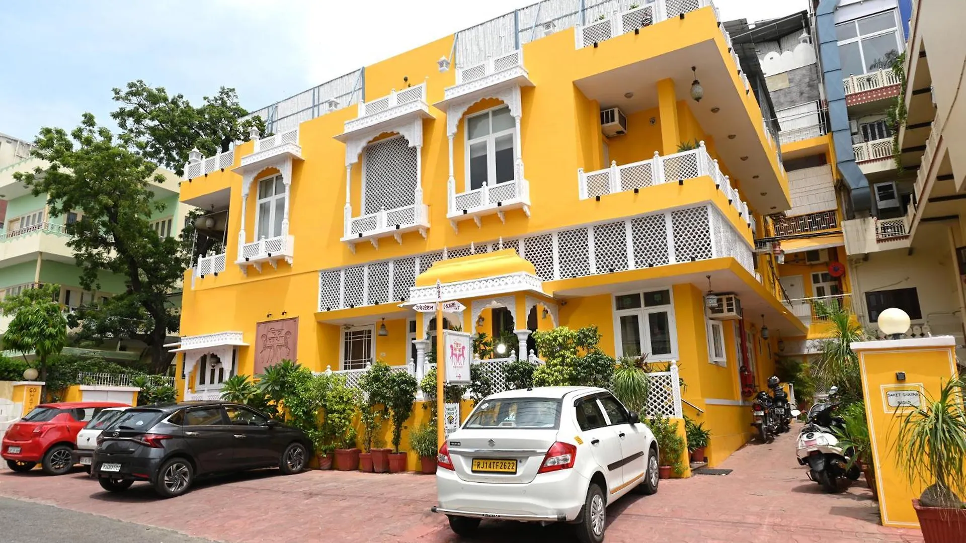 Staying Near Ajmeri Gate: 5 Family Hotels Compared