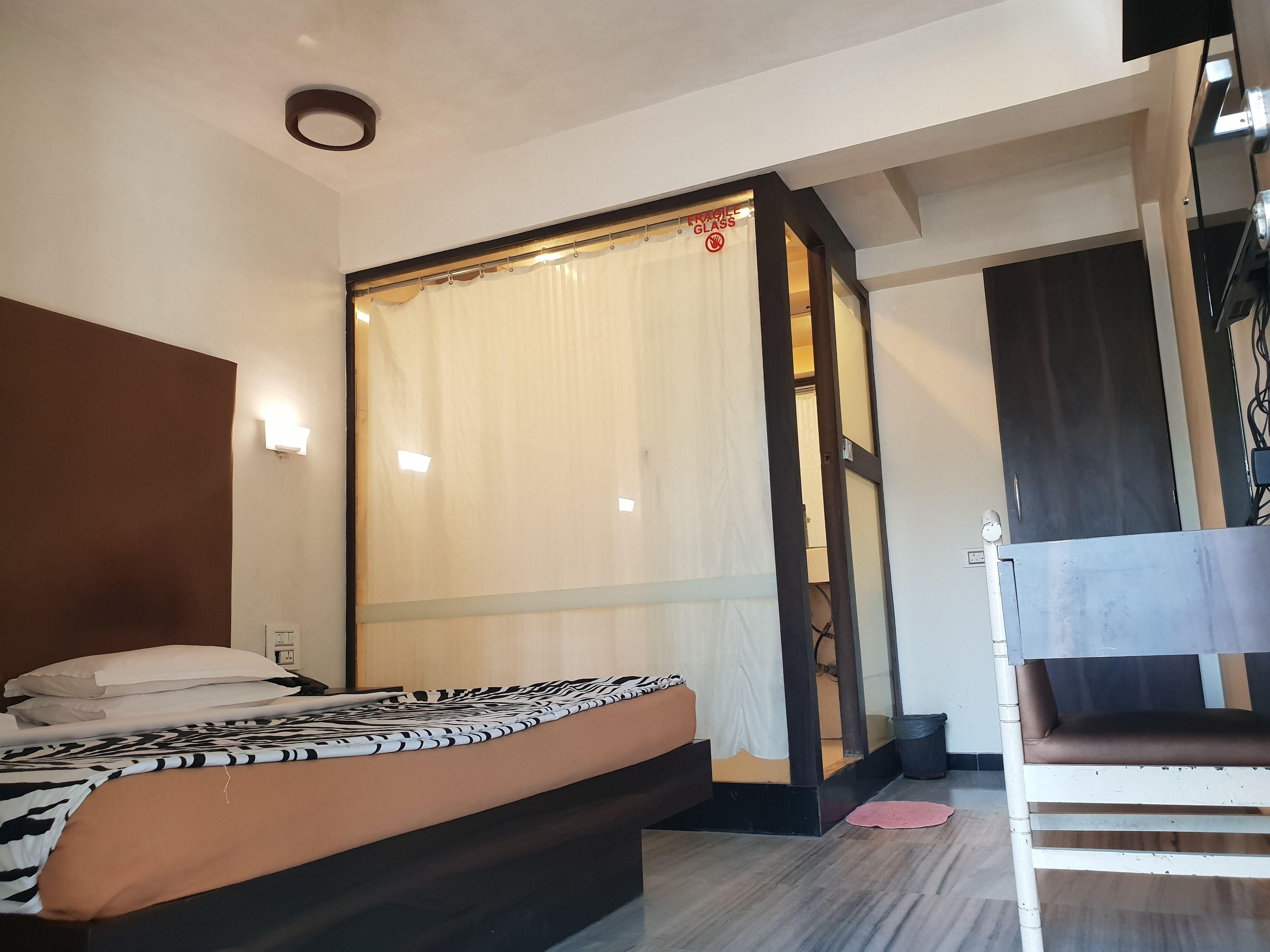 15 Airport Hotels Near Institute of Chemical Technology Worth Booking