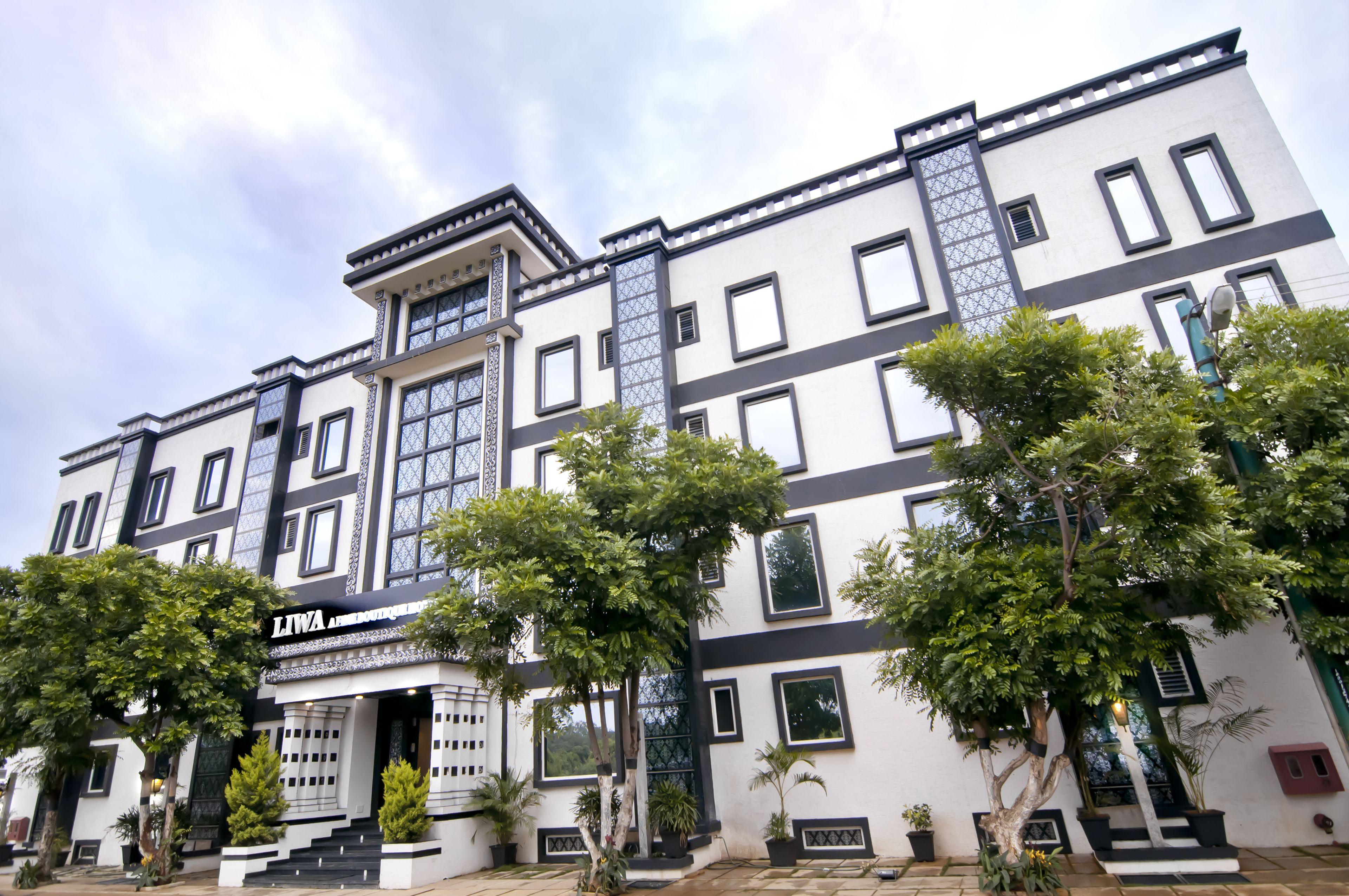 13 Business Hotels Near Lumbini Gardens for a Productive Bangalore Stay