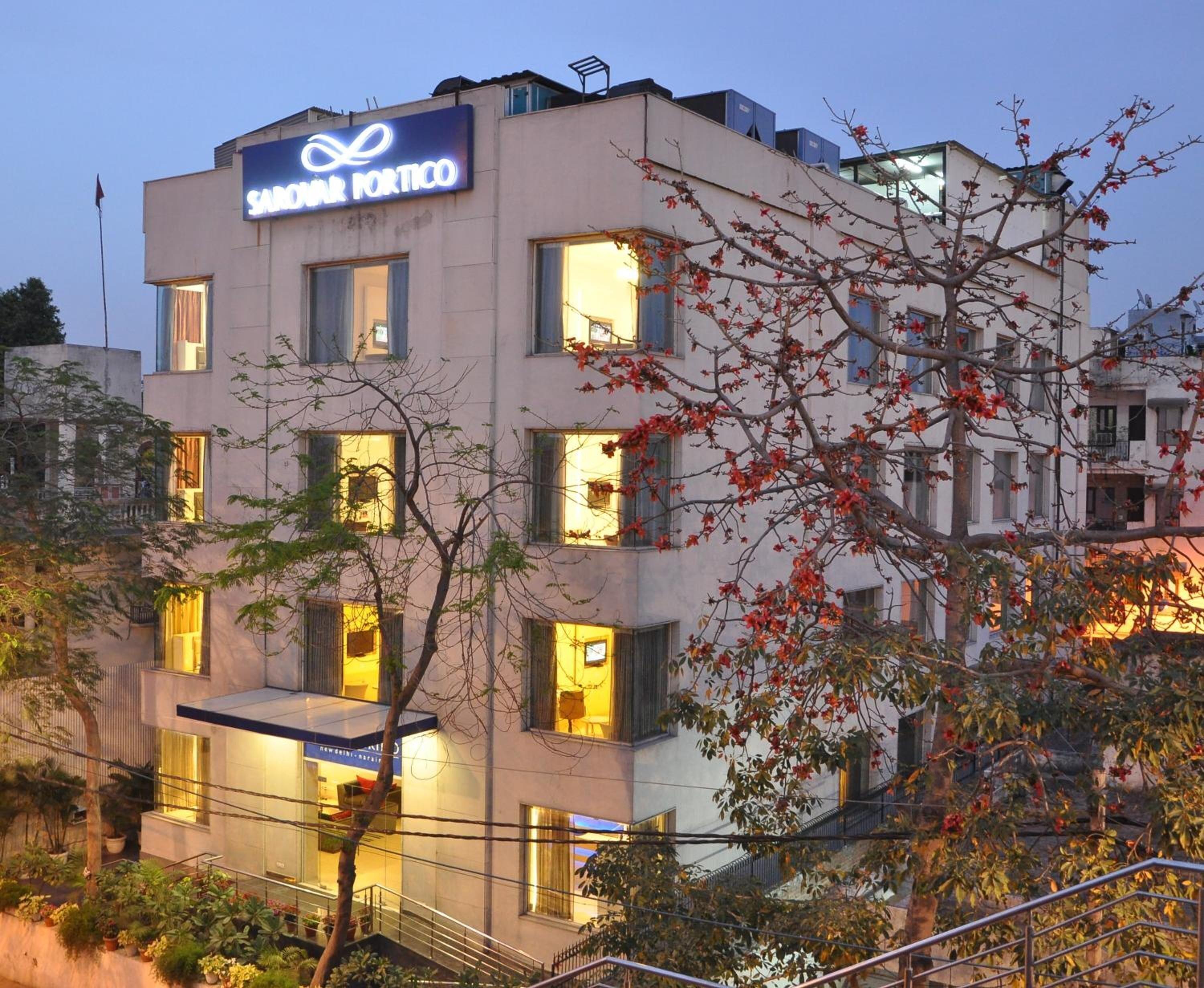 Staying Near Thyagaraj Stadium: 15 Business Hotels Compared