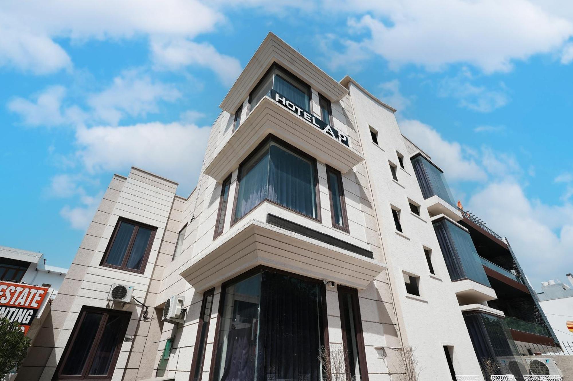 Staying Near Power Grid Corp Gurgaon: 4 Airport Hotels Compared