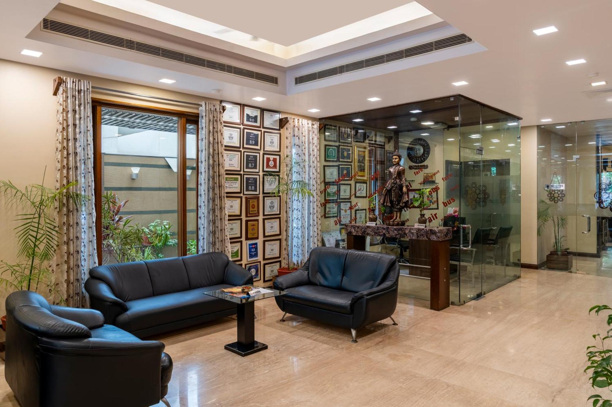 12 Business Hotels Near Vintage Collection of Classic Cars Udaipur