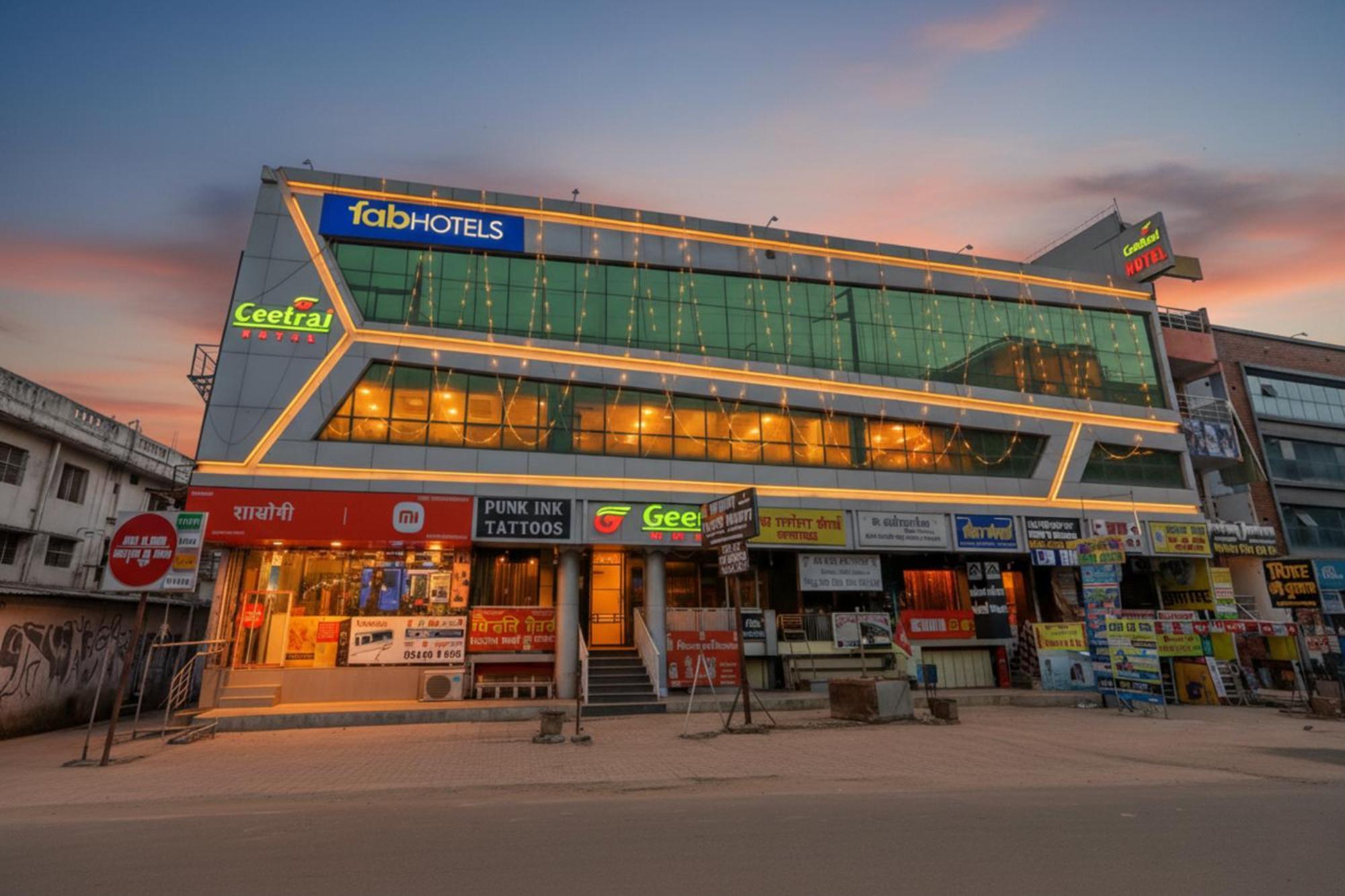 Staying Near Ambedkar Memorial Park: 7 Airport Hotels Compared