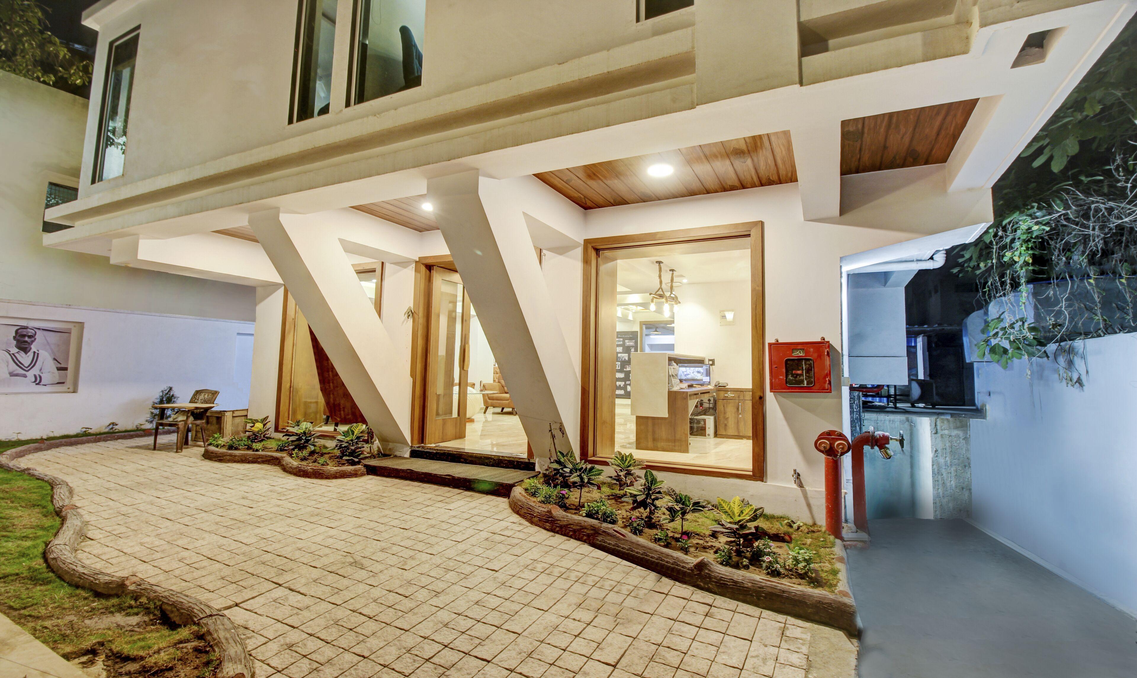 Staying Near Ambazari Lake: 8 Family Hotels Compared