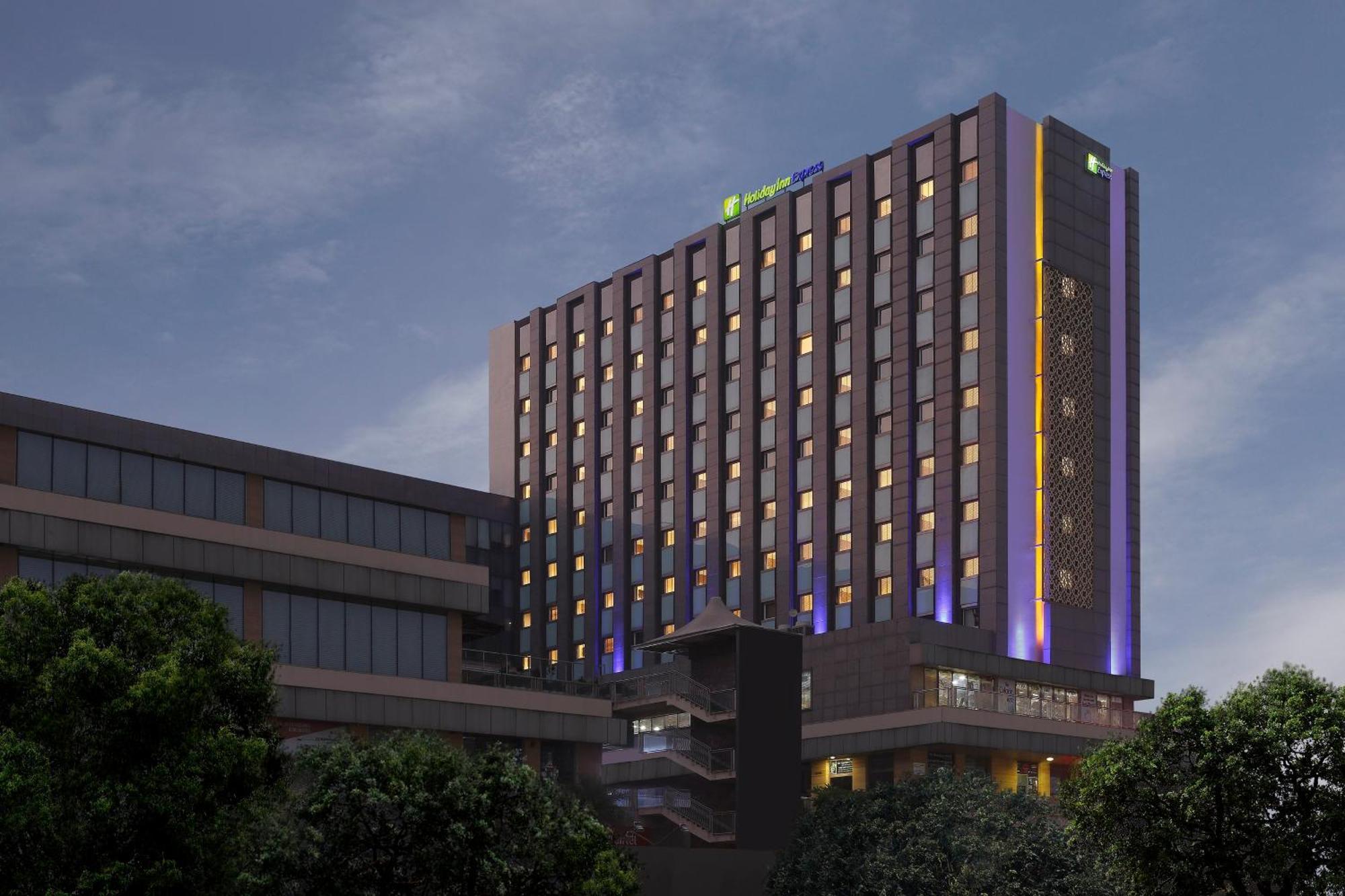 4 Hotels Near Kingdom of Dreams Worth Booking in Gurgaon