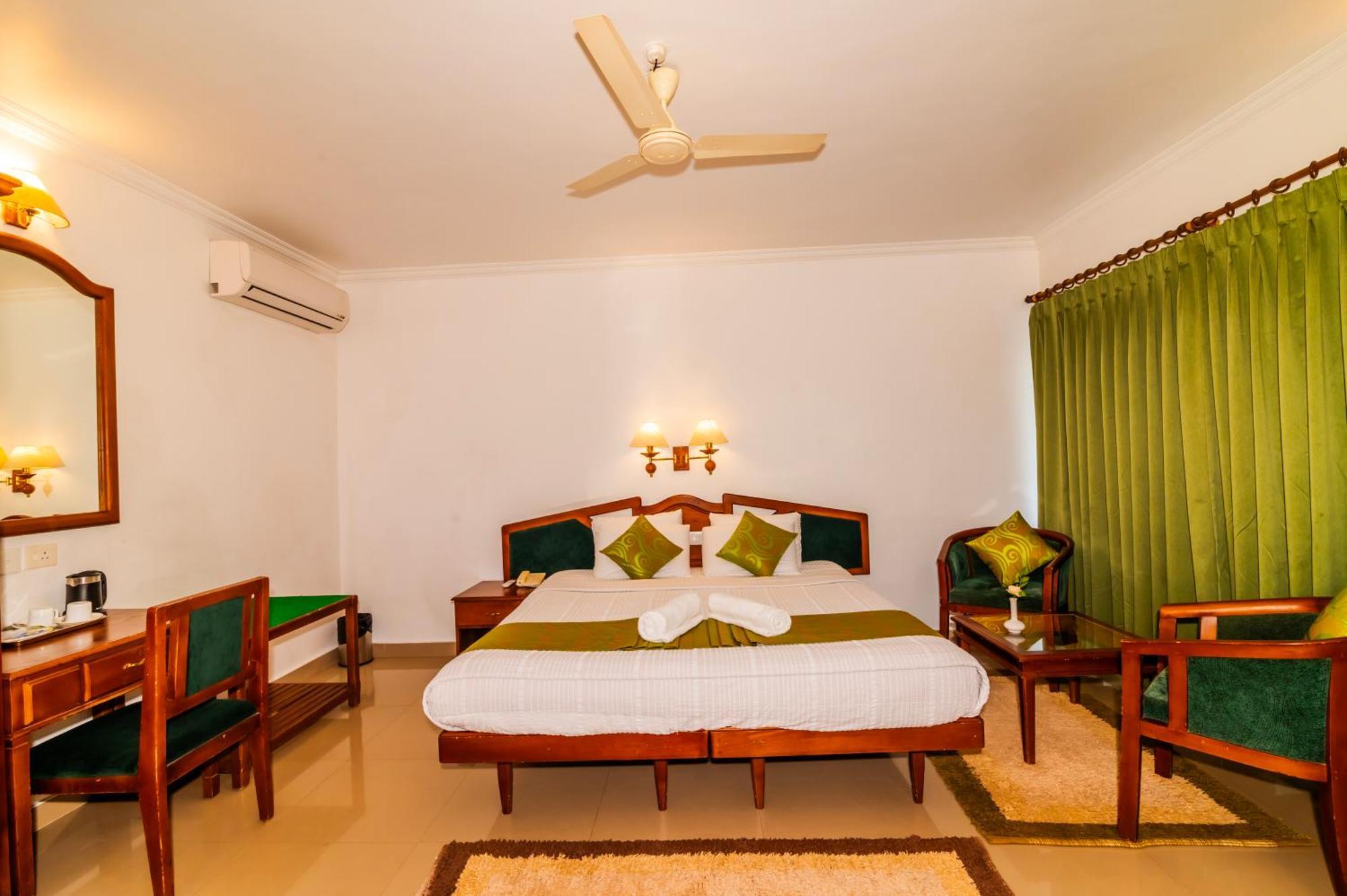 Staying in Thekkady: 12 Central Hotels Compared